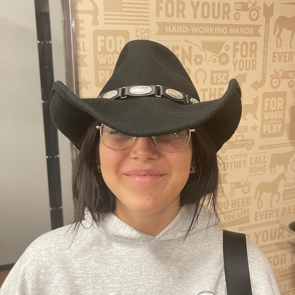 Meet your Posher, Breana - Picture 1 of 1